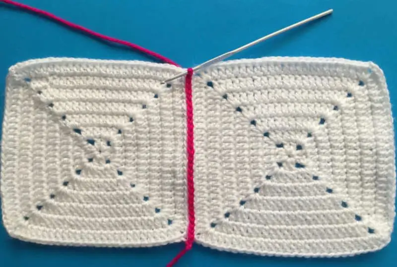 joininggrannysquarewithslipstitchtwogrannysquaresjoined