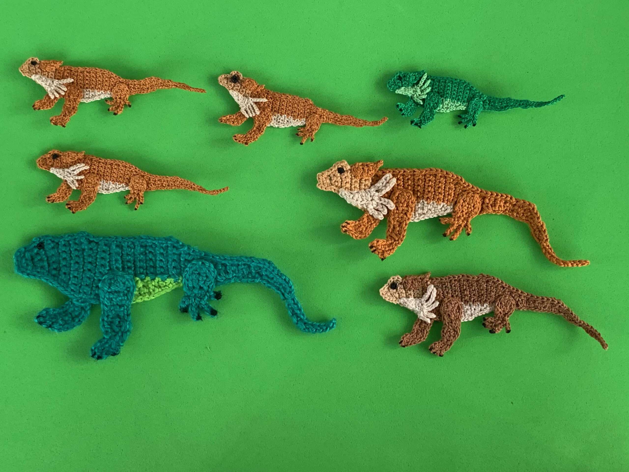 Finished crochet lizard 2 ply group landscape
