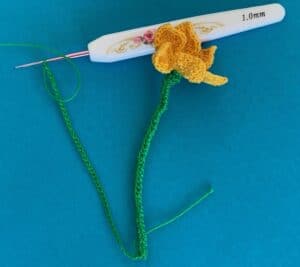 Crochet daffodil 2 ply first leaf chain