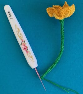 Crochet daffodil 2 ply joining for first leaf