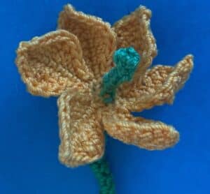 Crochet daffodil 2 ply petals with stamen