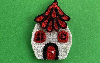 Finished crochet small house 2 ply landscape