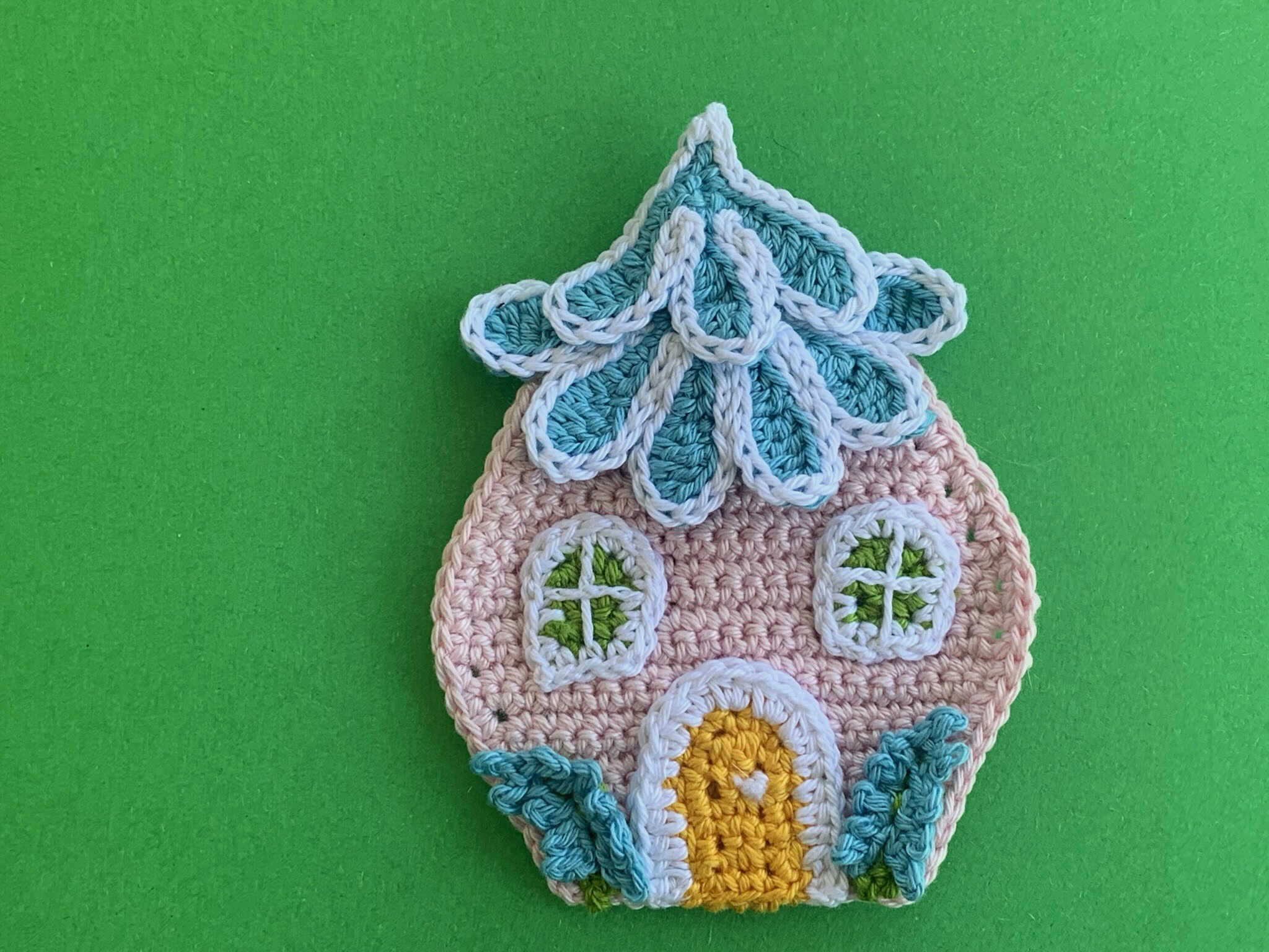Finished crochet small house 4 ply landscape