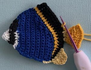 Crochet fish 2 ply joining for top fin